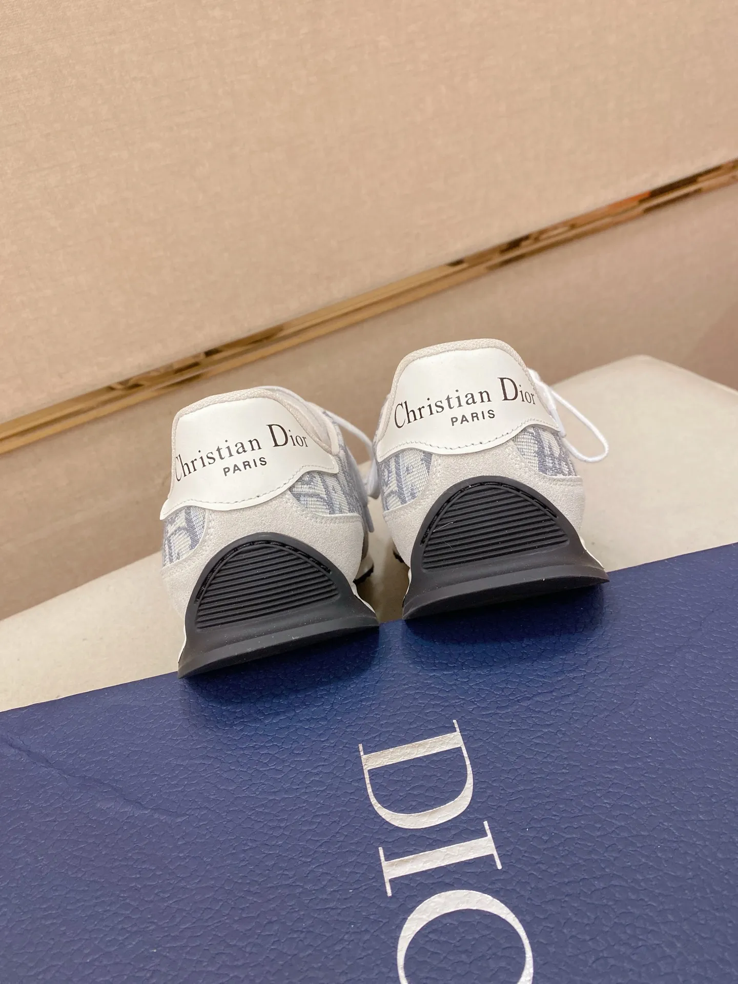 Men's shoes💰: 440💰Couple style💏 [Dior·Dior] New casual sports style men's shoes, new spring and summer design, perfect workmanship, lace-up lazy style to create wardrobe quality, upper: imported first-layer cowhide, mesh breathable lining soft and comfortable, ultra-light TPU wear-resistant outsole, simple, versatile fashion men's shoes, excellent color code number 35--44. (45,46 customized items are not returnable or exchangeable)